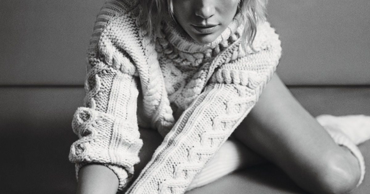 Сексуальная Дженнифер Лопес в нижнем белье показала аппетитные формы