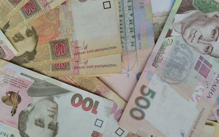 Нанес грим и подделал документы: в Киеве мошенник пытался снять 23 млн грн с чужого счета (фото)