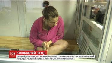 Викрадачку немовляти зобов'язали носити електронний браслет