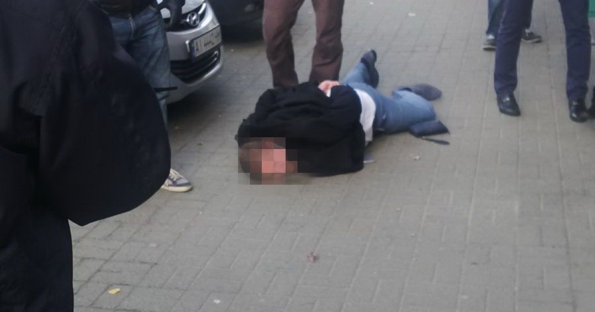 СБУ затримала колишніх правоохоронців та військового, які вимагали 200 тисяч доларів_7