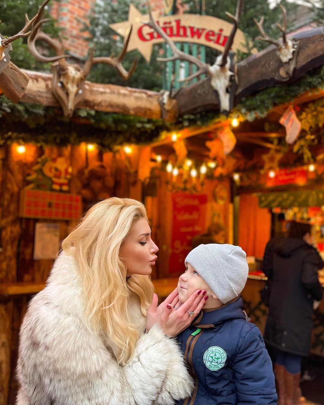 Миша Романова с сыном / © instagram.com/misharomanova