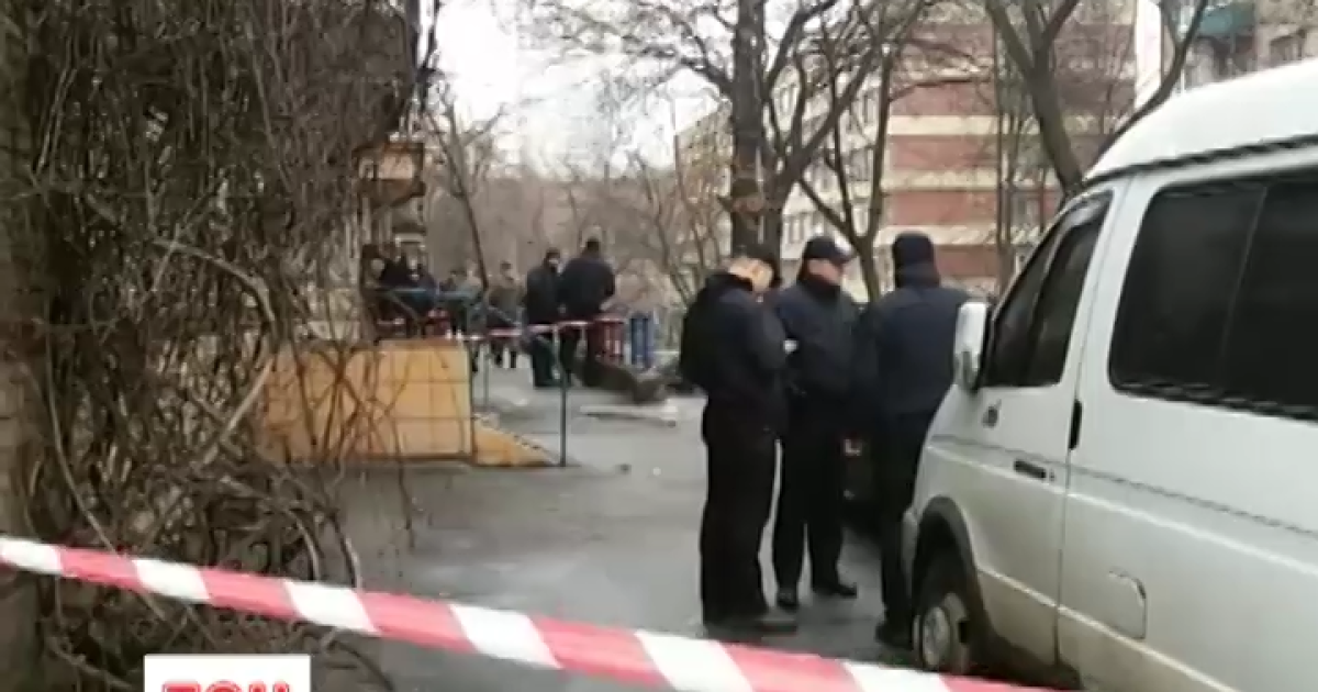 У Києві поліцейські застосували зброю та поранили чоловіка з гранатою