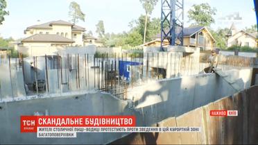Жителі "Пущі-Водиці" протестують проти зведення багатоповерхівки - дійшло до сутичок на будівництві