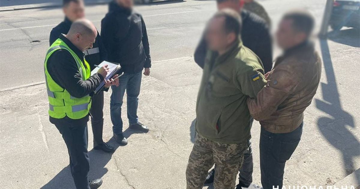 Сотрудник ТЦК и СП в Киеве требовал от владельцев авто взятку, чтобы машины не отправляли ВСУ. Фото: Полиция Киева
