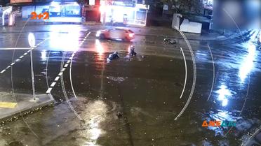 У Києві через маневр автомобіля на дорогу впав скутерист та його пасажир