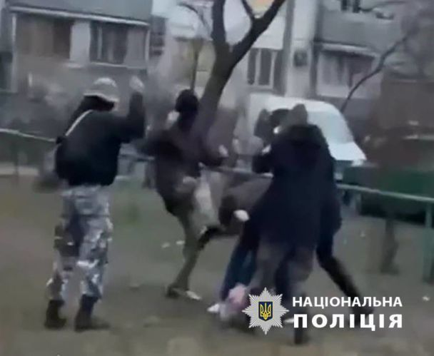 Момент побиття підлітка на Оболоні