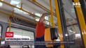 Новини світу: у чеському транспорті почали клеїти плівку, що захищає від коронавірусу