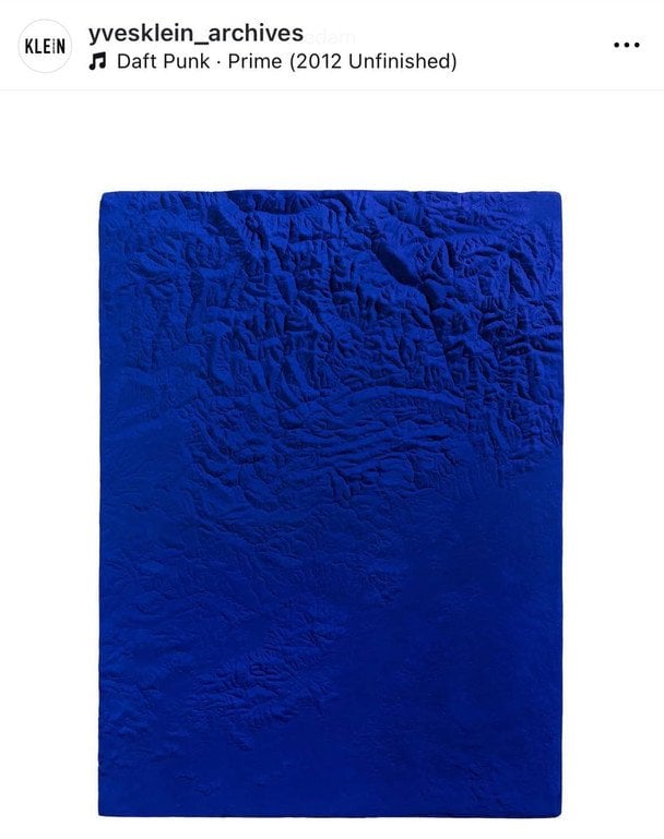 Ультрамариновий синій «Yves Klein Blue». / © Instagram
