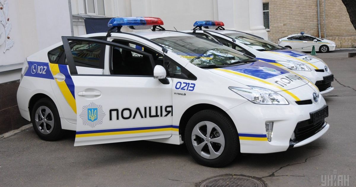 В Сумах уволили патрульных, которые издевались над выпившим человеком