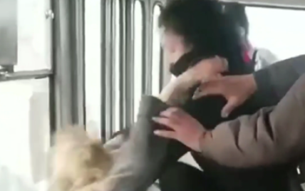 В Киеве две женщины подрались в трамвае из-за отсутствия маски