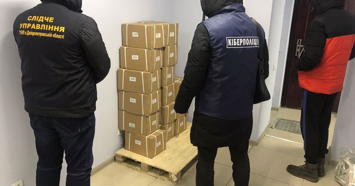 Кіберполіція Дніпропетровщини викрила зловмисників у втручанні в програмне забезпечення електролічильників_3 / © facebook.com/cyberpoliceua/