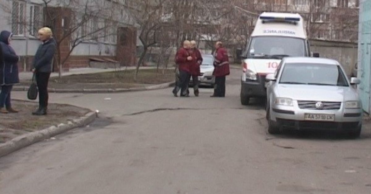 з багатоповерхівки викинули тяжкохворого чоловіка_2 / © ГУ НП у м. Києві