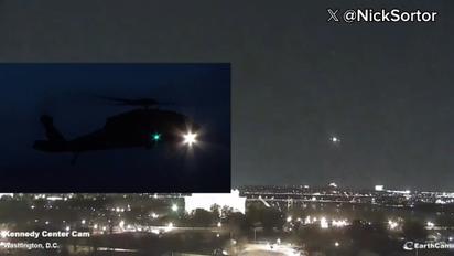 В США пассажирский самолет упал при посадке: момент аварии