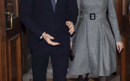 В элегантном платье и жемчужных цветочных серьгах: герцогиня Кембриджская с принцем Уильямом посетили службу
