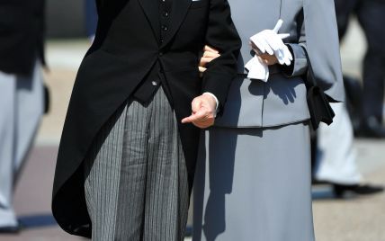 Теперь в сизом: императрица Митико в элегантном костюме отправилась в тур по мавзолеям