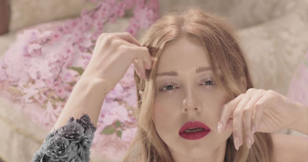Як Тіну Кароль заквітчали у кліпі: в Мережі з'явився making off відео "Твої гріхи"