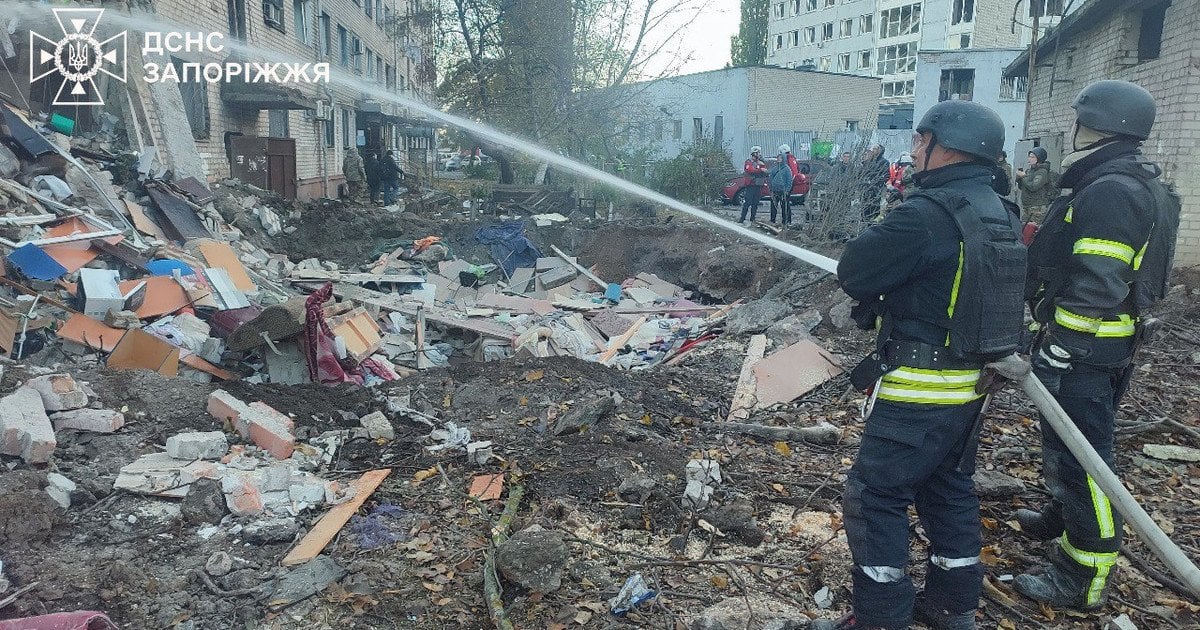 "Это уже третий прилет в наш дом": жители Запорожья рассказали о ракетном ударе