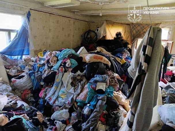 Без світла, їжі та догляду: в Харкові дитину забрали від наркозалежної матері