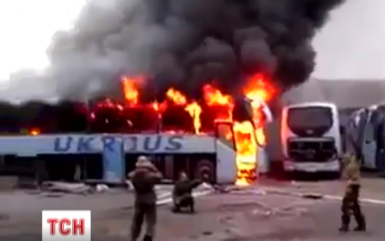 Бойовики заради селфі підпалили пасажирський автобус з українською назвою