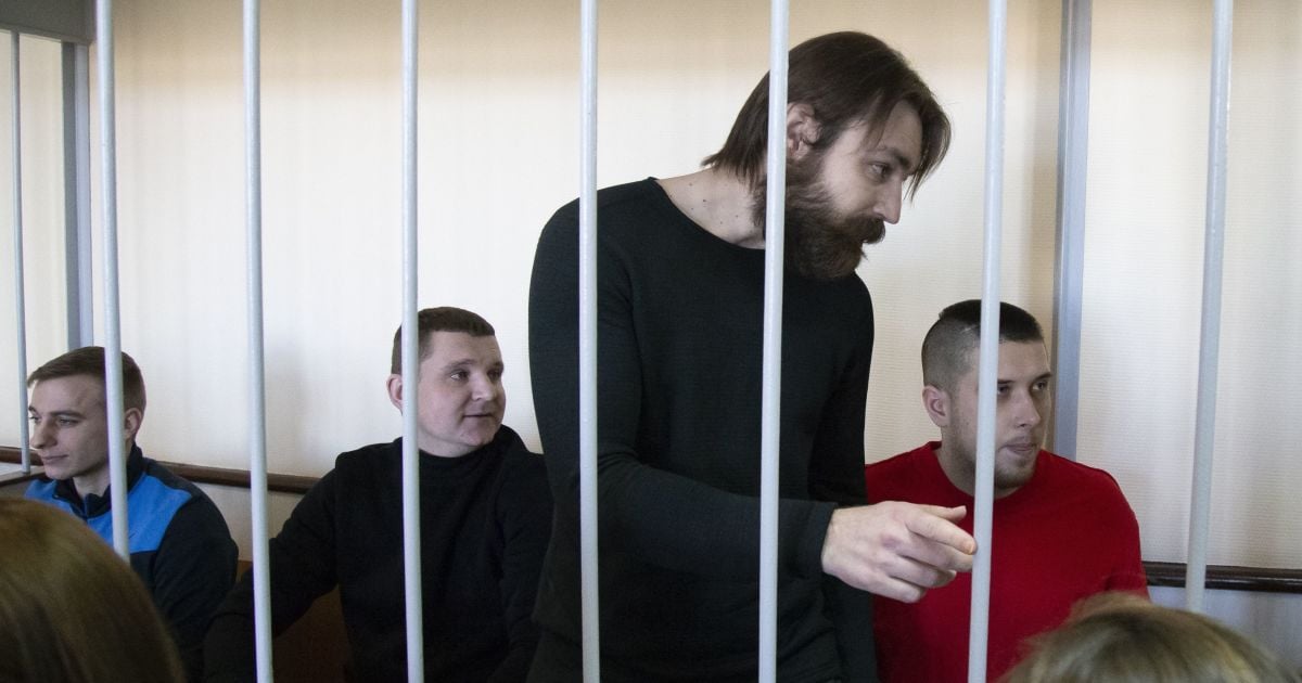 Російський суд залишив за ґратами усіх українських військовополонених моряків
