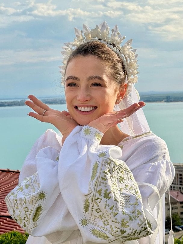 Зірка Голлівуду відіграла весілля в українському стилі та показала кадри з розкішного святкування
