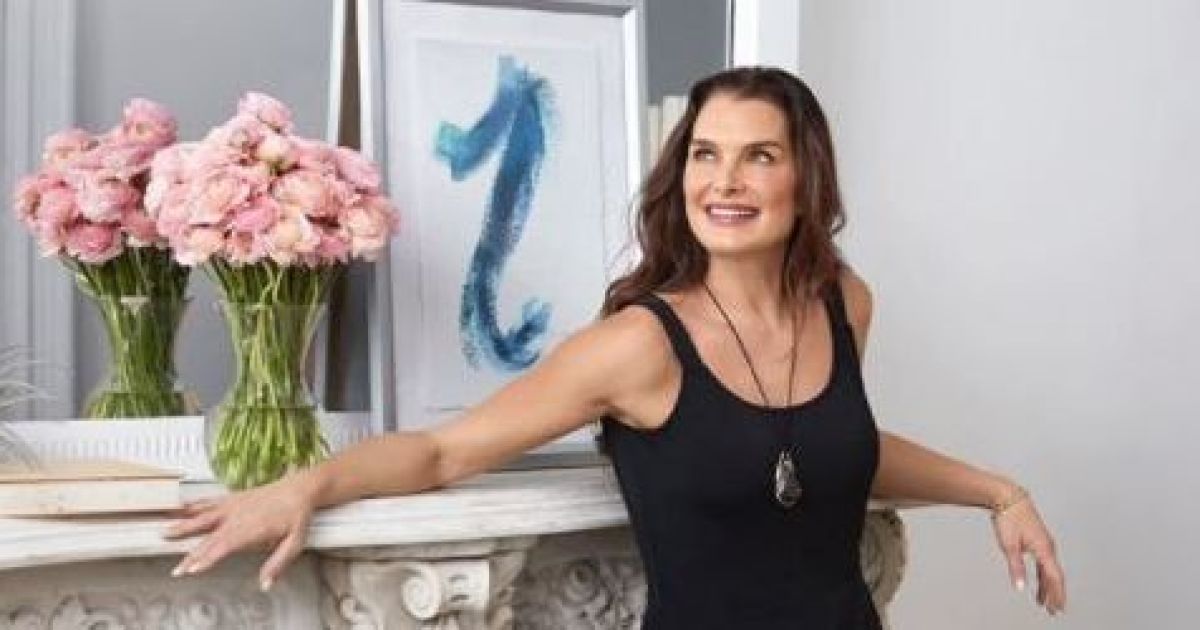 52-летняя Брук Шилдс продемонстрировала подтянутую фигуру в купальнике