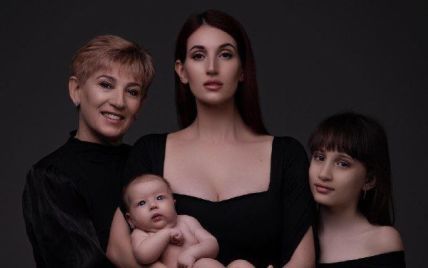 Евгения Эмеральд очаровала редкими фотографиями с двумя дочками и мамой
