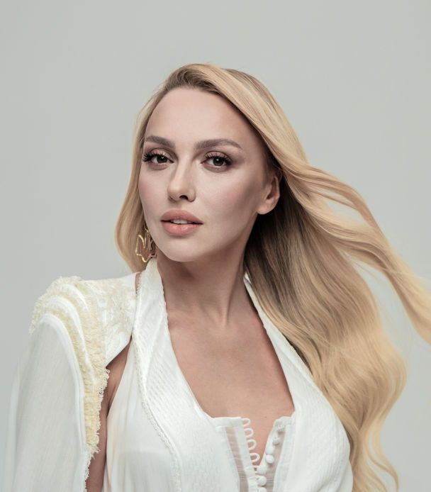 Оля Полякова