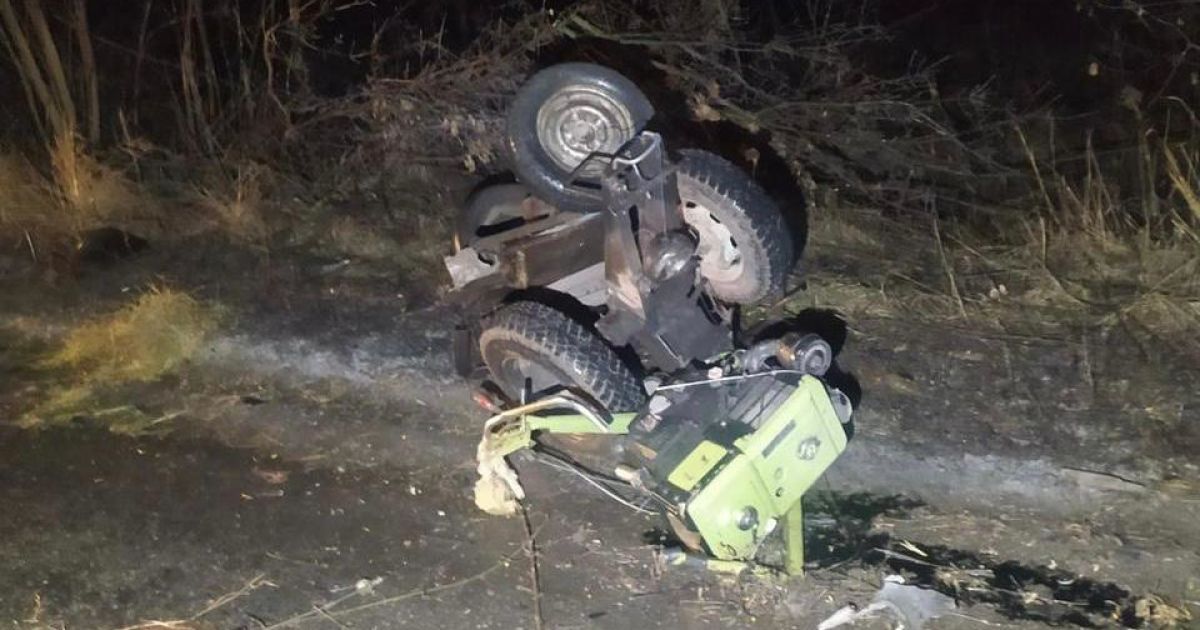 13-летний парень погиб, его отца госпитализировали: в Винницкой области авто врезалось в мотоблок (фото)