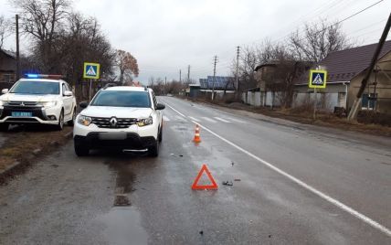 Під Києвом водій на Renault збив жінку на смерть: подробиці ДТП