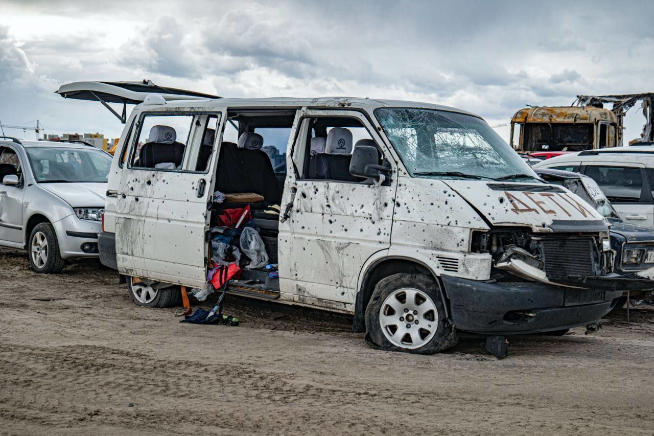 Цвинтар розстріляних авто у Бучі / © Фото з відкритих джерел