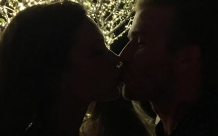 Поцелуи в новогоднюю ночь: Бекхэмы выставили в Сеть интимный снимок