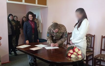 У виправній колонії на Тернопільщині військовий ЗСУ одружився із засудженою (фото)