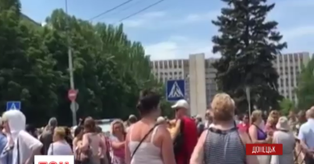 Жители Донбасса все чаще выходят на акции протеста против "ДНР"