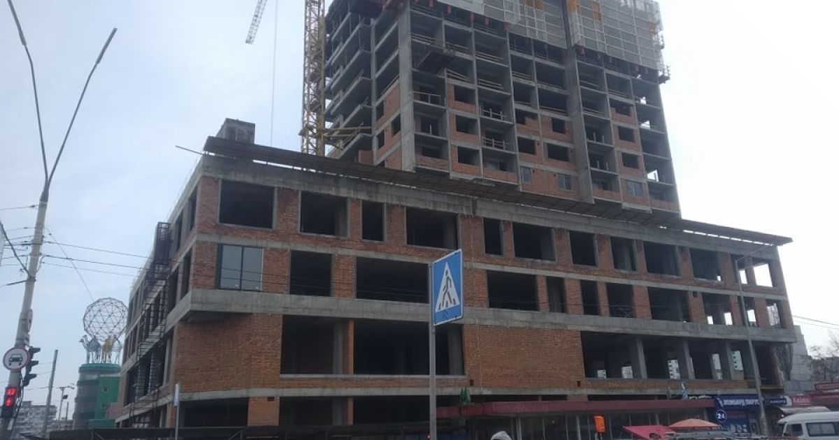 У Києві новий житловий комплекс перекрив вхід до метро