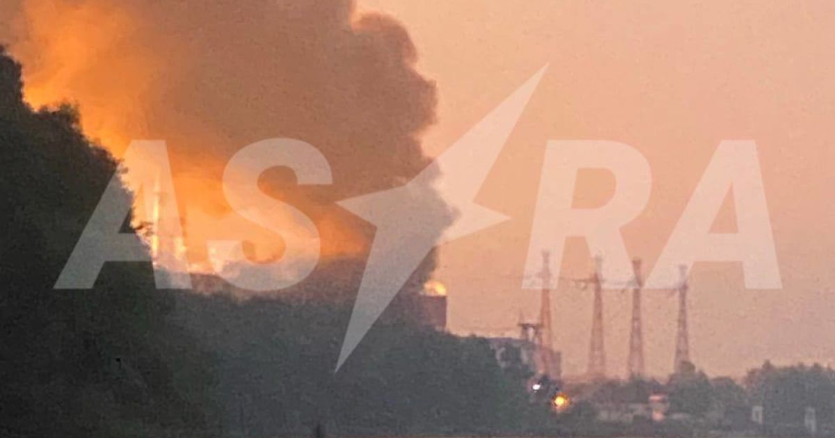 У РФ горять дві електростанції після атаки дронів