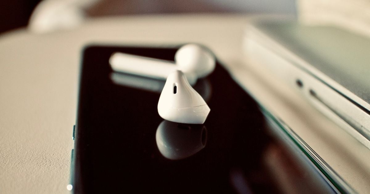 Вибух навушника назавжди позбавив слуху