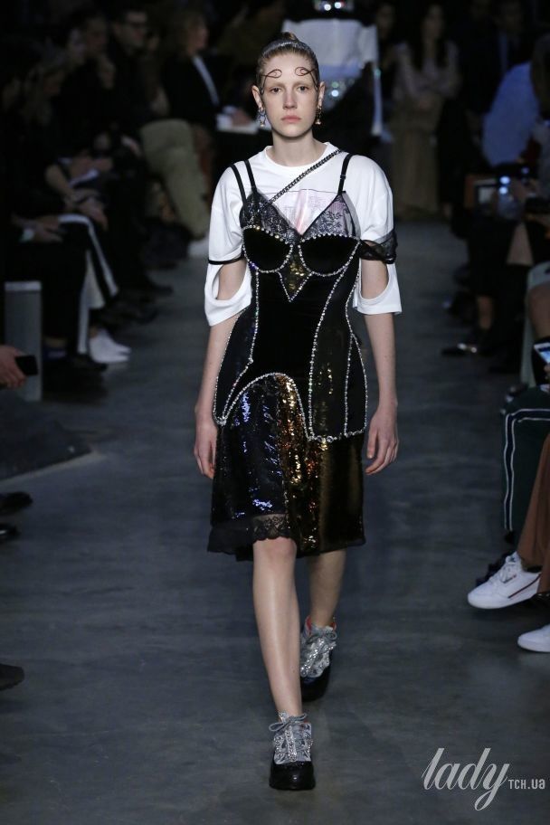 Коллекция Burberry прет-а-порте сезона осень-зима 2019-2020 / © East News