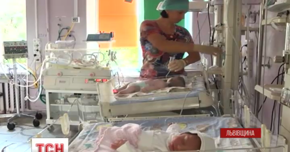 На Львовщине собака нашел возле сельского клуба брошенного младенца