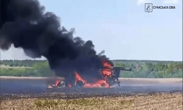 Російський дрон атакував комбайн, що працював у полі: відео