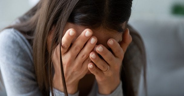 Як пережити смерть мами та батька: поради психотерапевтки