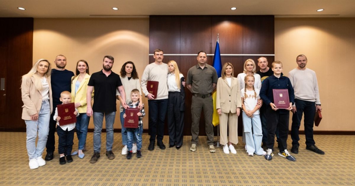 П’ять командирів "Азовсталі" отримали ордени "Золота зірка" та звання ...