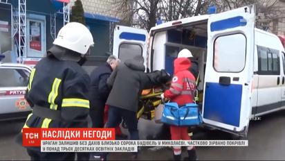 Последствия урагана: в Кропивницком готовят к операции женщину, на которую упало дерево