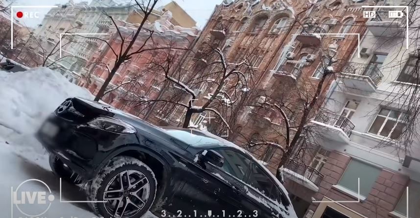 Машина MONATIK / © скриншот з відео