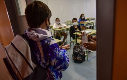 В Житомире 30 учителей одной школы ушли на больничный, у троих уже подтвердился COVID-19 — СМИ