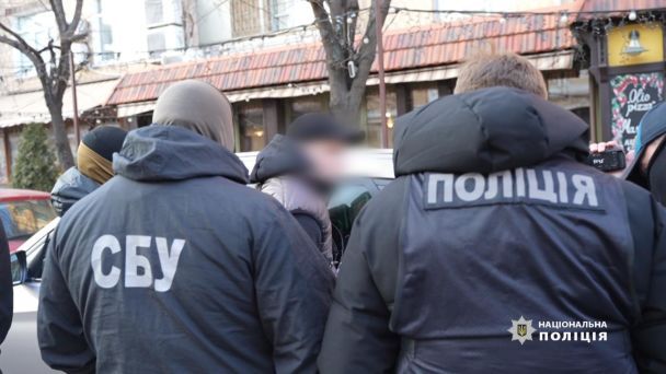 В Одессе полиция и СБУ разоблачили двух военнослужащих в злоупотреблении влиянием