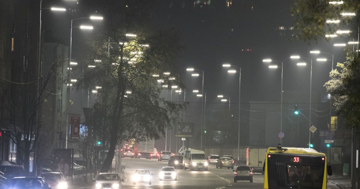 Вуличне освітлення у Києві / © КМДА
