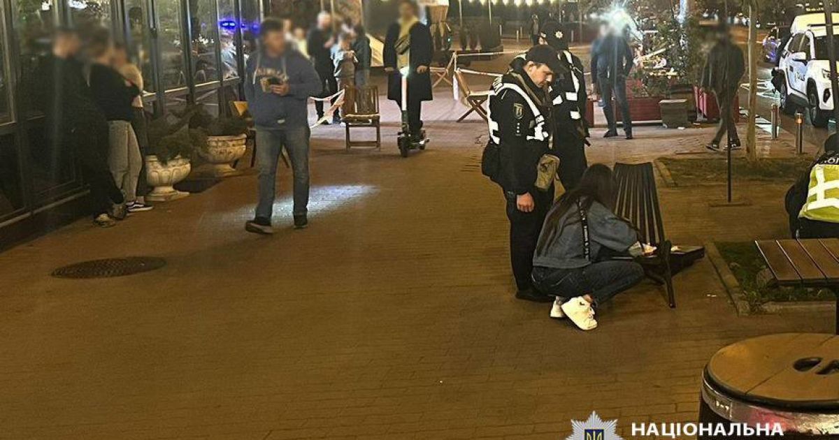 У центрі Києва поліцейські затримали чоловіка, який стріляв з травматичної зброї
