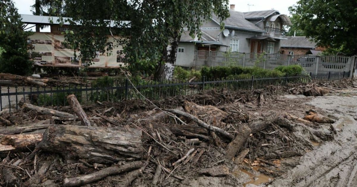 У західних областях паводком знесло 64 мости та знищило понад 100 км доріг