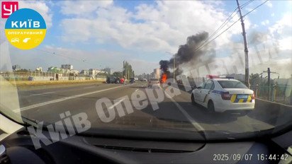 В Киев авто взорвалось и загорелось во время ДТП